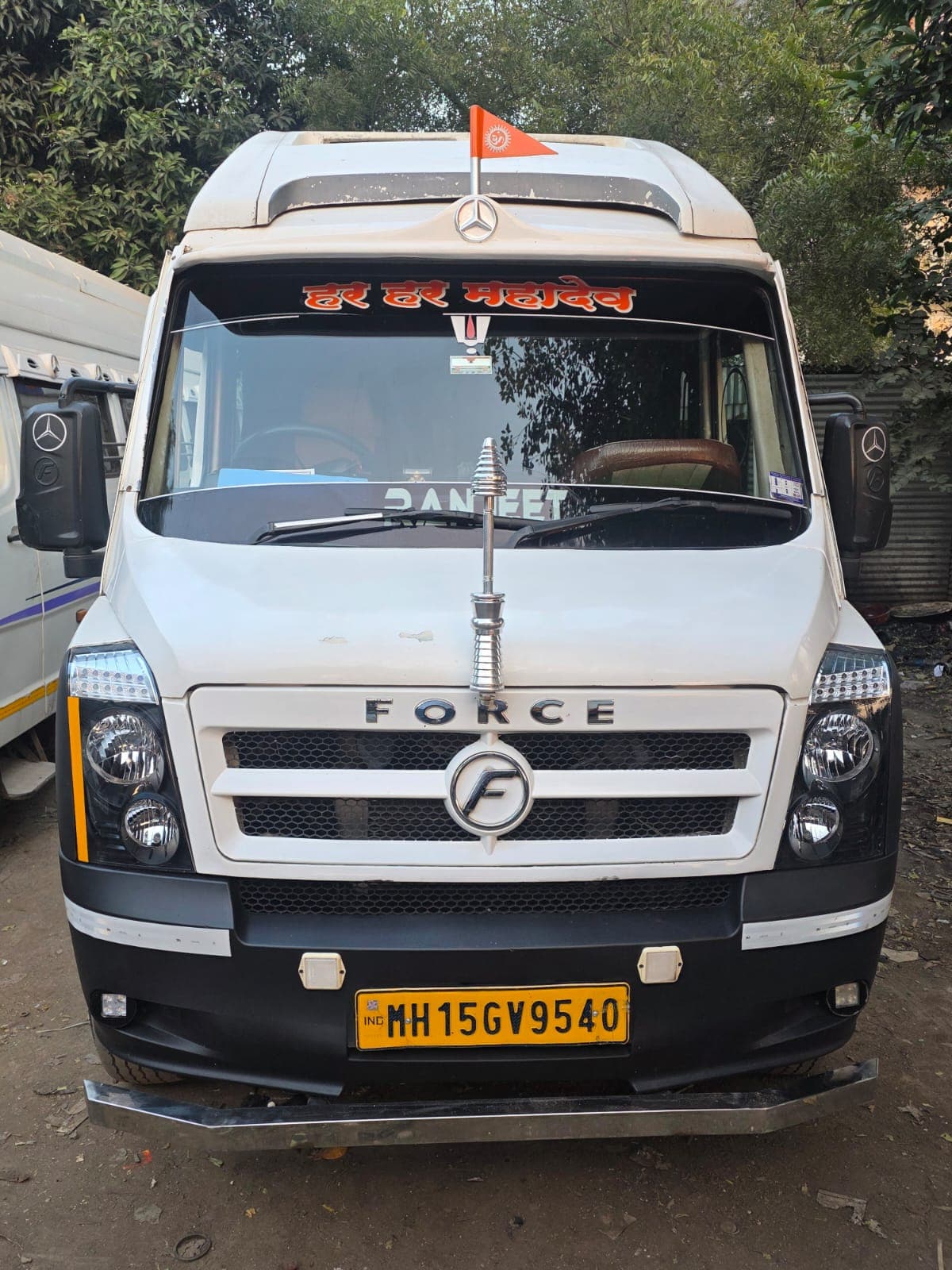 Tempo Traveller (17 Seater)