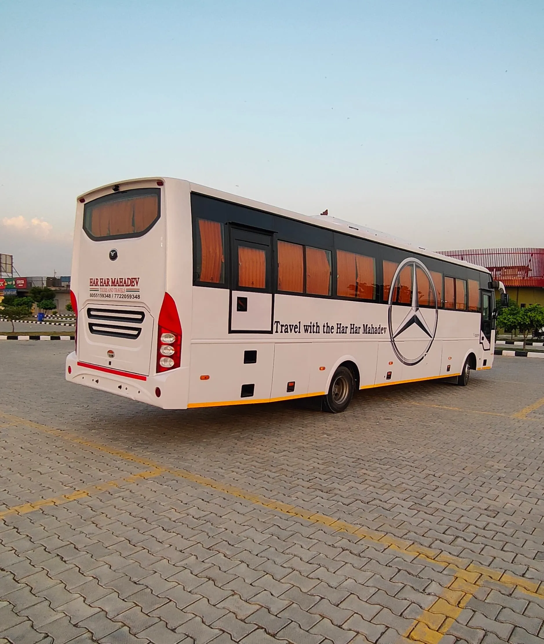 Luxury Bus (40 Seater)